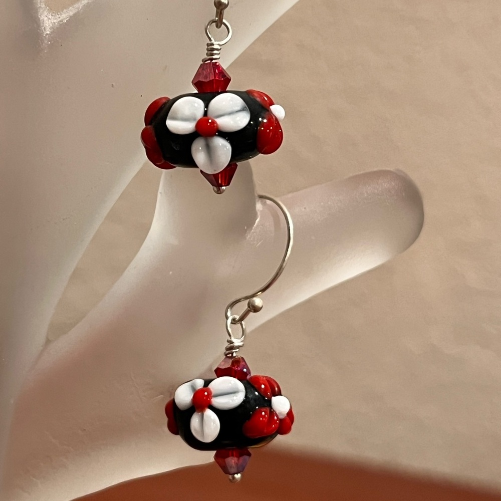 Chic Floral Drop Earrings in Red and Black